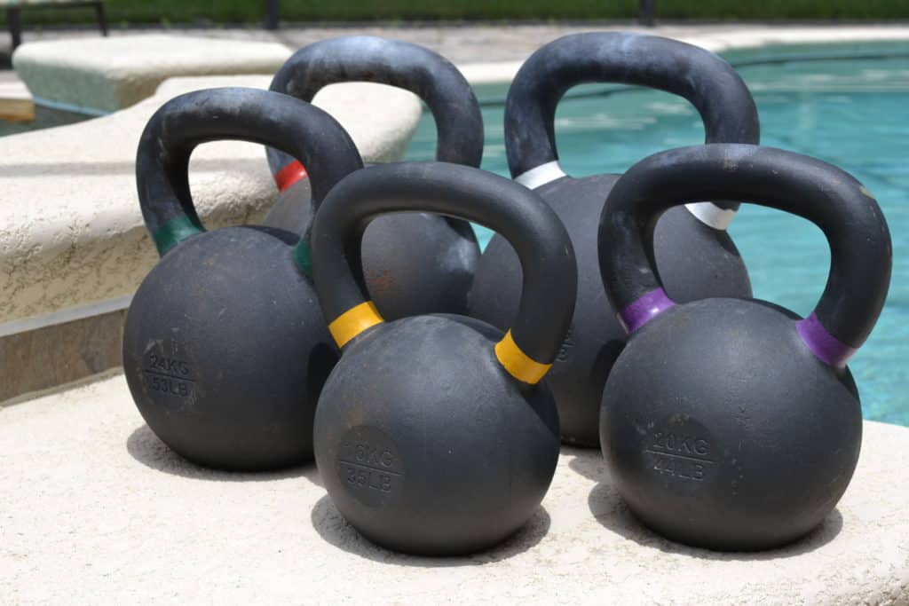 The U shaped handle on the kettlebell means you can grip with one hand or two