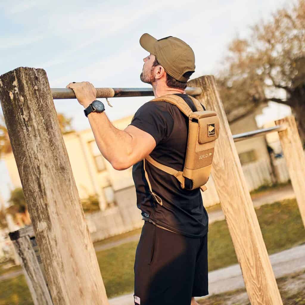 GORUCK Ruck Plate Carrier 2.0 coyote brown pull up